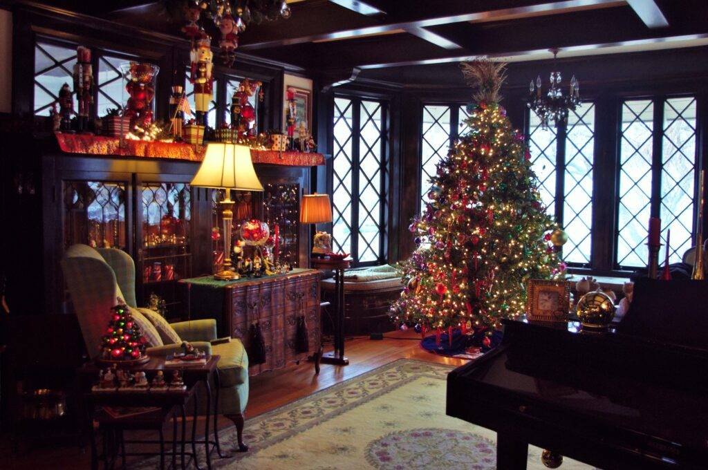 Austin Allen House interior decorated for Christmas